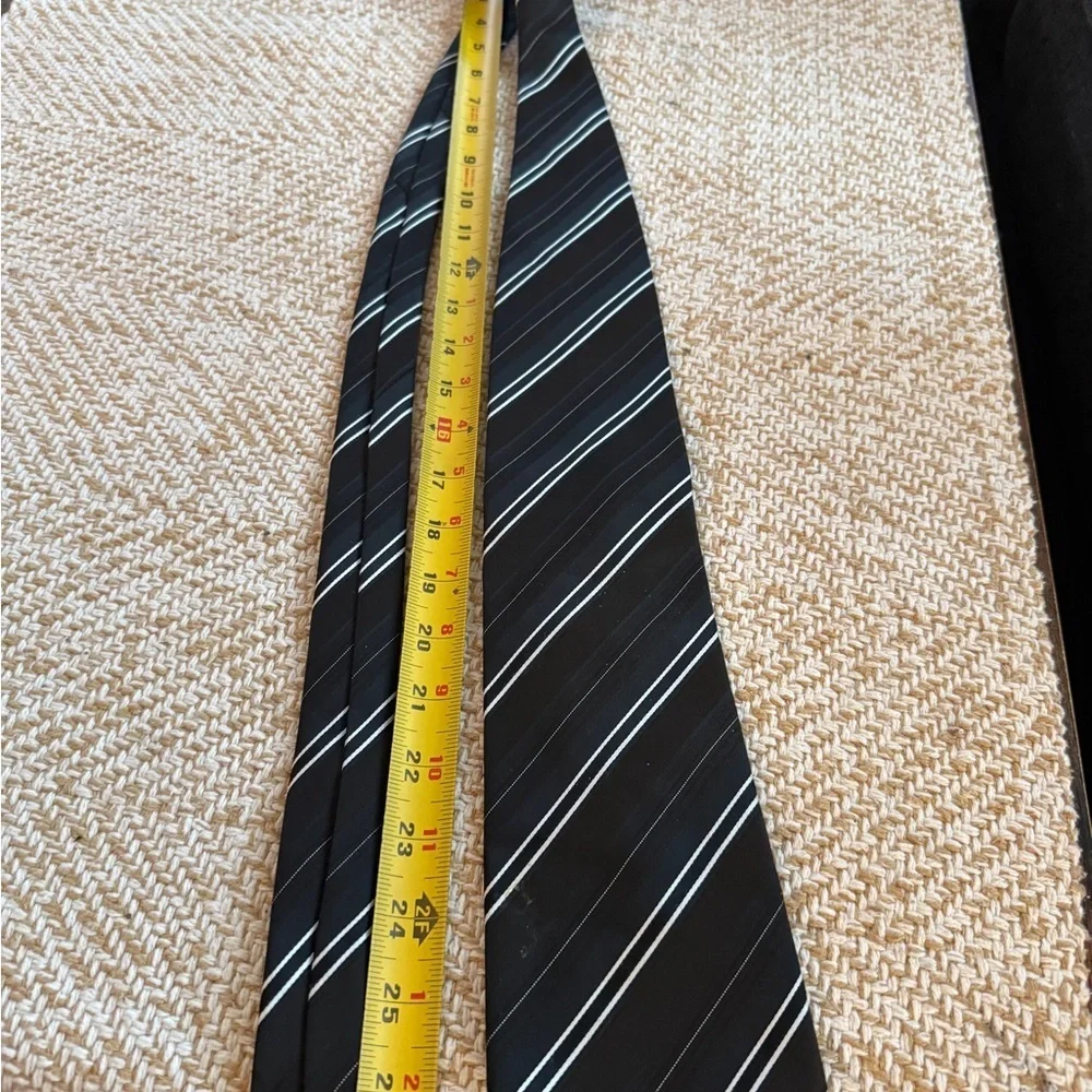 Venetto collection Classic dark blue black and White Striped Tie